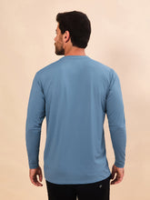 Laden Sie das Bild in den Galerie-Viewer, Model Back: Uv Line T-Shirt Longsleeve Uvpro Masc Indigo Upf50+

