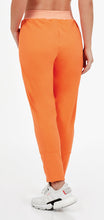 Carica l&#39;immagine nel visualizzatore di Gallery, Model Back: Alto Giro Fitness Bas Calca Jogging Up Co2 Recortes Laranja
