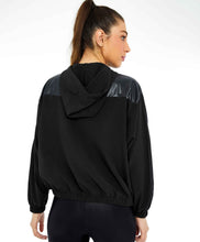 Charger l&#39;image dans la galerie, Model Back: Alto Giro Fitness Haut Jaqueta Tecnospan Recortes Preto
