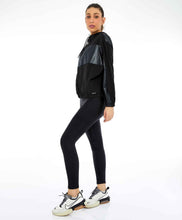 Charger l&#39;image dans la galerie, Image 04: Alto Giro Fitness Haut Jaqueta Tecnospan Recortes Preto
