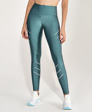 Charger l&#39;image dans la galerie, Model Front: Alto Giro Fitness Bas Legging Atlanta Fitas Refletivas Verde Strong
