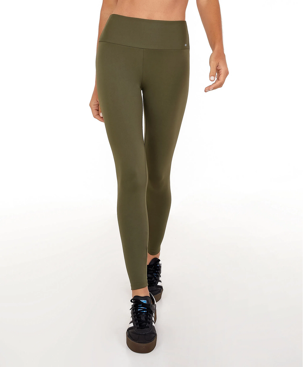 Model Front: Alto Giro Fitness Bas Legging Hyper Zero Verde Olive