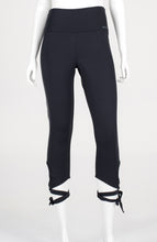 Carica l&#39;immagine nel visualizzatore di Gallery, Model Front: Alto Giro Fitness Bas Legging Up Co2 Barriga Zero Laco Preto
