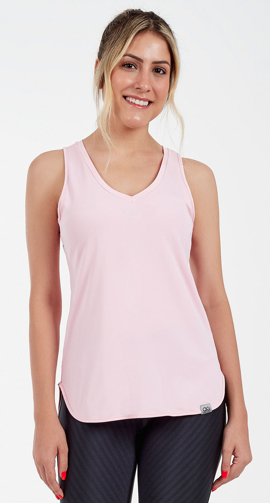 Model Front: Alto Giro Fitness Haut Regata Skin Fit Alongada Gola V Rosa Clara