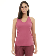 Carica l&#39;immagine nel visualizzatore di Gallery, Model Front: Alto Giro Fitness Haut Regata Skin Fit Alongada Gola V Roxo Reset
