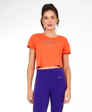 Carica l&#39;immagine nel visualizzatore di Gallery, Model Front: Alto Giro Fitness Haut T-Shirt Cropped Skin Fit Gym Laranja Pitanga
