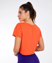 Carica l&#39;immagine nel visualizzatore di Gallery, Model Back: Alto Giro Fitness Haut T-Shirt Cropped Skin Fit Gym Laranja Pitanga

