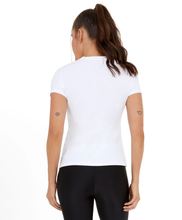Carica l&#39;immagine nel visualizzatore di Gallery, Model Back: Alto Giro Fitness Haut T-Shirt Skin Fit Make It Fun Branco Optico
