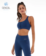 Carica l&#39;immagine nel visualizzatore di Gallery, Model Front: Alto Giro Fitness Haut Top Bodytex Ii Abertura Com Ziper Azul Ocean
