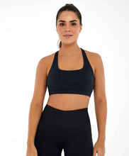 Laden Sie das Bild in den Galerie-Viewer, Model Front: Alto Giro Fitness Haut Top Hyper Costas Cruzadas Preto

