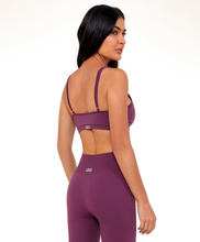 Carica l&#39;immagine nel visualizzatore di Gallery, Model Back: Alto Giro Fitness Haut Top Sem Costura Essential Roxo Wine
