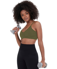 Carica l&#39;immagine nel visualizzatore di Gallery, Model Front: Alto Giro Fitness Haut Top Sem Costura Essential Verde Kalamata
