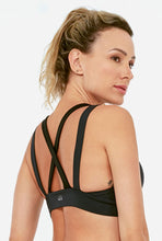 Charger l&#39;image dans la galerie, Model Back: Alto Giro Fitness Haut Top Up Co2 Com Recortes Atlanta Preto
