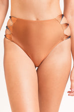 Laden Sie das Bild in den Galerie-Viewer, Bottom Nocciola High-Waist-Spin
