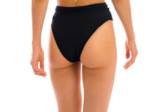 Carica l&#39;immagine nel visualizzatore di Gallery, Unterteil St-Tropez-Schwarze Hotpant-High
