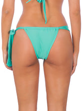 Laden Sie das Bild in den Galerie-Viewer, Model Back: Brazilian Bikini Shop Bas Mare Lace
