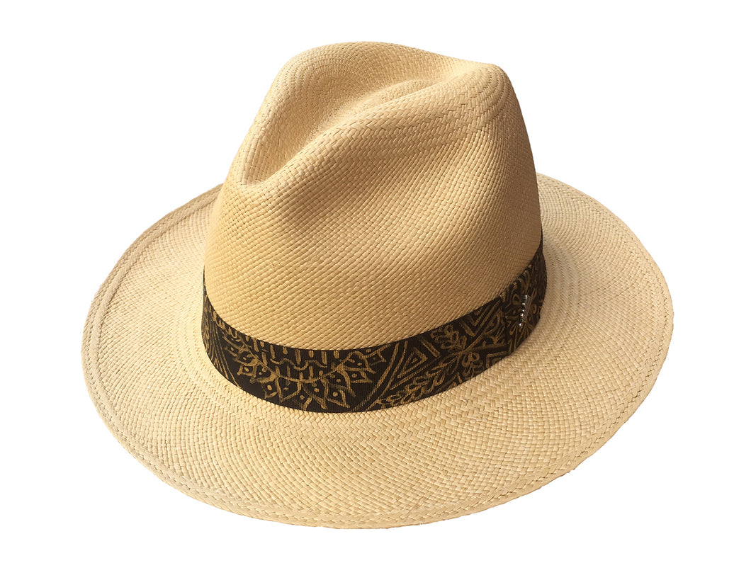 Model Front: De Punta En Blanco Chapeau Panama Classic Mandala Beige