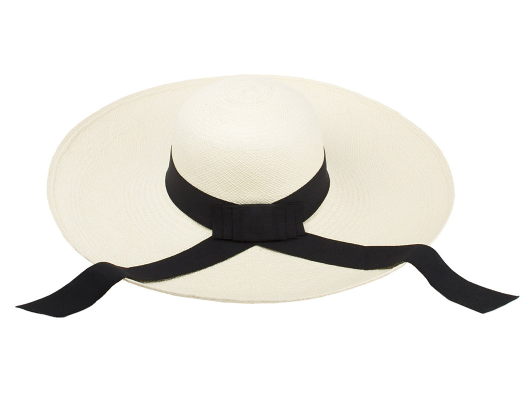Model Front: De Punta En Blanco Chapeau Souple/Capeline Sophie White