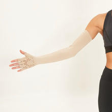 Carica l&#39;immagine nel visualizzatore di Gallery, Extra langer Handschuh Schokolade UPF50+
