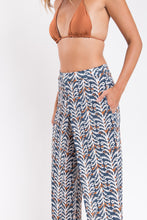 Laden Sie das Bild in den Galerie-Viewer, Ikat Wide Pants
