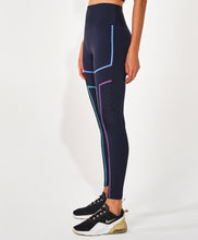 Laden Sie das Bild in den Galerie-Viewer, Hyper Linhas Fusionadas Preto Leggings
