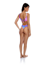 Charger l&#39;image dans la galerie, Model Back: Luli Fama Haut Top Strappy Blue Pink

