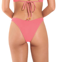 Laden Sie das Bild in den Galerie-Viewer, Model Back: Maaji Bas Bottom Lipstick Rose Dainty Splendour
