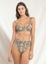 Charger l&#39;image dans la galerie, Model Front: Maaji Haut Top Bailey Joile Python
