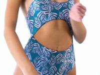 Charger et lire la vidéo dans la visionneuse de la Galerie, Video: Rio De Sol Une Pièce Palms-Blue Ivy
