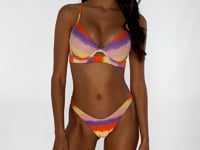 Laden und Abspielen von Videos im Galerie-Viewer, Video: Luli Fama Haut Top Underwire Miami Sunsets
