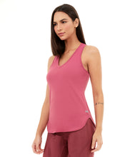 Carica l&#39;immagine nel visualizzatore di Gallery, Regata Skin Fit Alongada Gola V Roxo Reset
