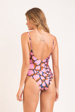 Laden Sie das Bild in den Galerie-Viewer, Model Back: Rio De Sol Une Pièce Amore-Pink Hype

