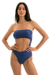 Model Front: Rio De Sol Une Pièce Body Kiwanda Denim Rio