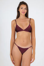 Laden Sie das Bild in den Galerie-Viewer, Model Front: Rio De Sol Bas Bottom Barolo California
