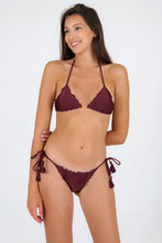Laden Sie das Bild in den Galerie-Viewer, Model Front: Rio De Sol Bas Bottom Barolo Frufru
