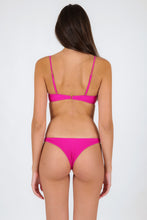 Laden Sie das Bild in den Galerie-Viewer, Model Back: Rio De Sol Bas Bottom Cotele-Amaranto Lisboa
