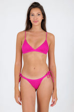 Laden Sie das Bild in den Galerie-Viewer, Model Front: Rio De Sol Bas Bottom Cotele-Amaranto Rio
