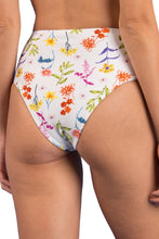 Laden Sie das Bild in den Galerie-Viewer, Image 08: Rio De Sol Bas Bottom Countryside Hotpants
