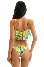 Laden Sie das Bild in den Galerie-Viewer, Model Back: Rio De Sol Bas Bottom Florescer Babado
