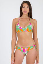 Laden Sie das Bild in den Galerie-Viewer, Model Front: Rio De Sol Bas Bottom Green-Bloom Madrid
