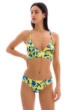 Laden Sie das Bild in den Galerie-Viewer, Model Front: Rio De Sol Bas Bottom Lemon Flower Cos Comfort
