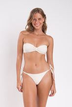 Carica l&#39;immagine nel visualizzatore di Gallery, Model Front: Rio De Sol Bas Bottom Malibu-Natural Cheeky-Micro
