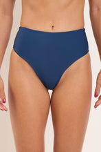 Laden Sie das Bild in den Galerie-Viewer, Gallery: Rio De Sol Bas Bottom Navy Hotpants
