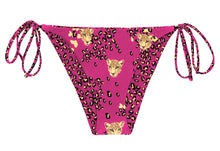 Laden Sie das Bild in den Galerie-Viewer, Product Front: Rio De Sol Bas Bottom Roar-Pink Ibiza-Comfy
