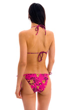 Laden Sie das Bild in den Galerie-Viewer, Model Back: Rio De Sol Bas Bottom Roar-Pink Ibiza-Comfy
