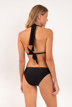 Laden Sie das Bild in den Galerie-Viewer, Model Back: Rio De Sol Bas Bottom Shimmer-Black Essential-Comfy
