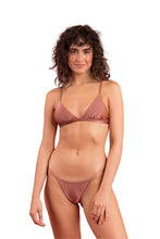 Laden Sie das Bild in den Galerie-Viewer, Model Front: Rio De Sol Bas Bottom Shimmer-Copper California
