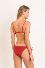 Laden Sie das Bild in den Galerie-Viewer, Model Back: Rio De Sol Bas Bottom Shimmer-Liquor Ibiza-Comfy
