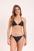 Laden Sie das Bild in den Galerie-Viewer, Model Front: Rio De Sol Bas Bottom Touch-Black Frufru
