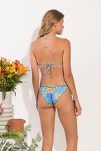 Laden Sie das Bild in den Galerie-Viewer, Model Back: Rio De Sol Bas Bottom Treetop Frufru-Comfy
